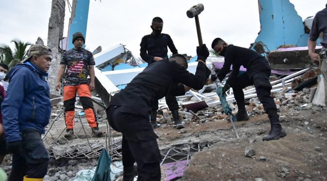 Indonesia Quake Kills Dozens and Injures Hundreds – The New York Times